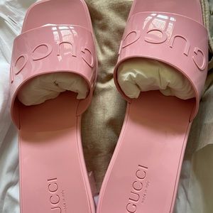 Size 40 (10) Pink Gucci Sandals